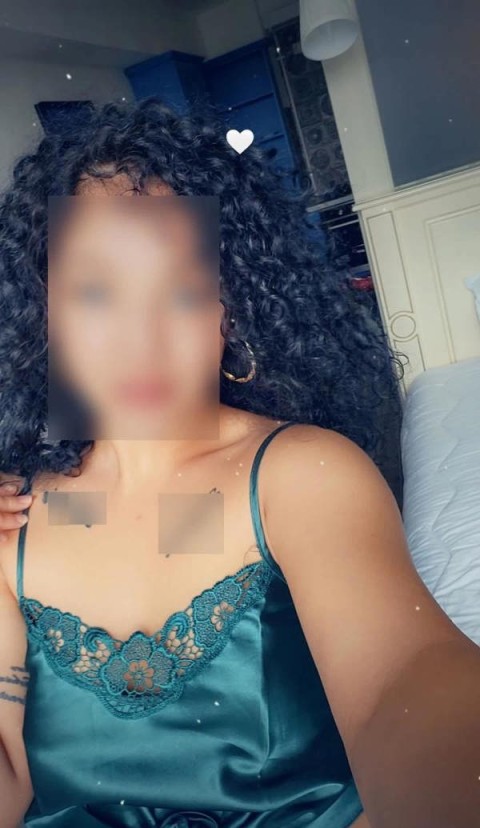 Body Slide cu Bruneta Docilă din Alba Iulia