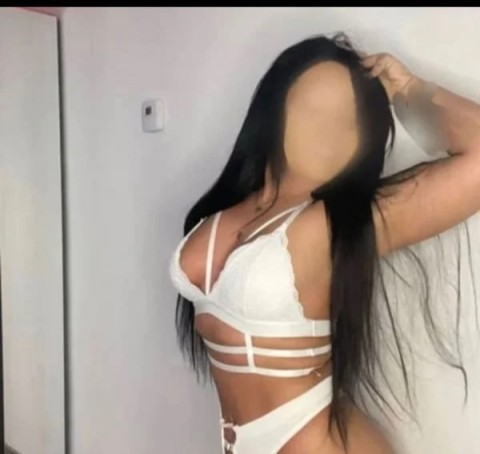 Escortă de lux brunetă dulce în Sfântu Gheorghe