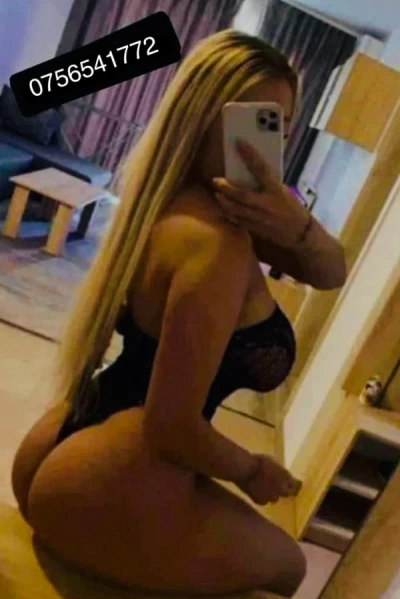 Escortă Sex cu Forme Generoase în Pitești
