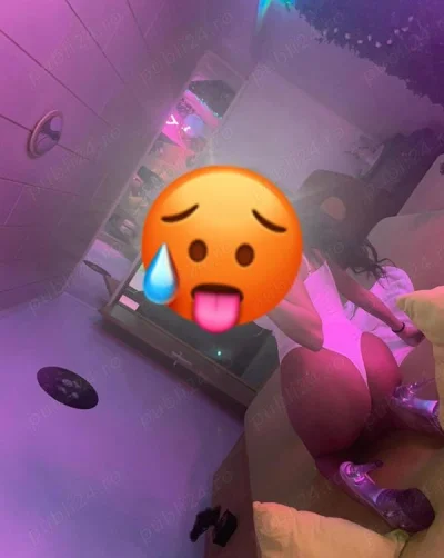 Femboy încântător în Confort City, gata să te surprindă!