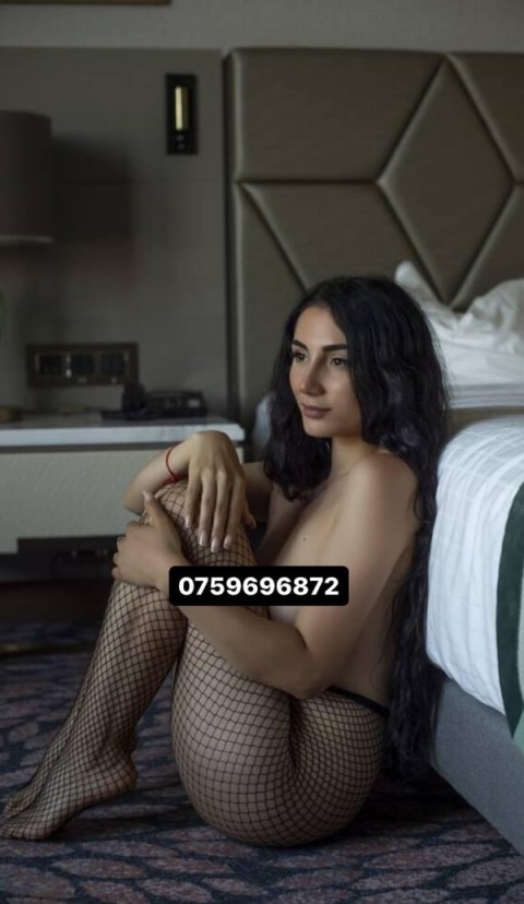 Întâlniri Incitante la Hotel în Sector 6