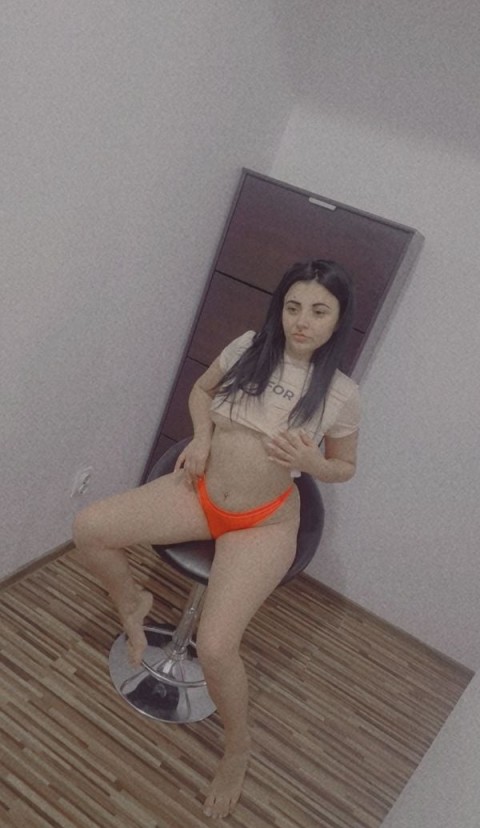 Roșcată cu Ochi Verzi în Piatra Neamț