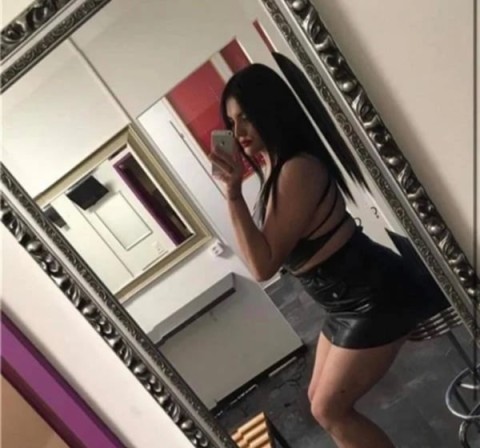 Tunsă Scurt, Plină de Mister în Sfântu Gheorghe